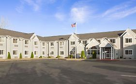 Microtel Inn by Wyndham Albany Airport